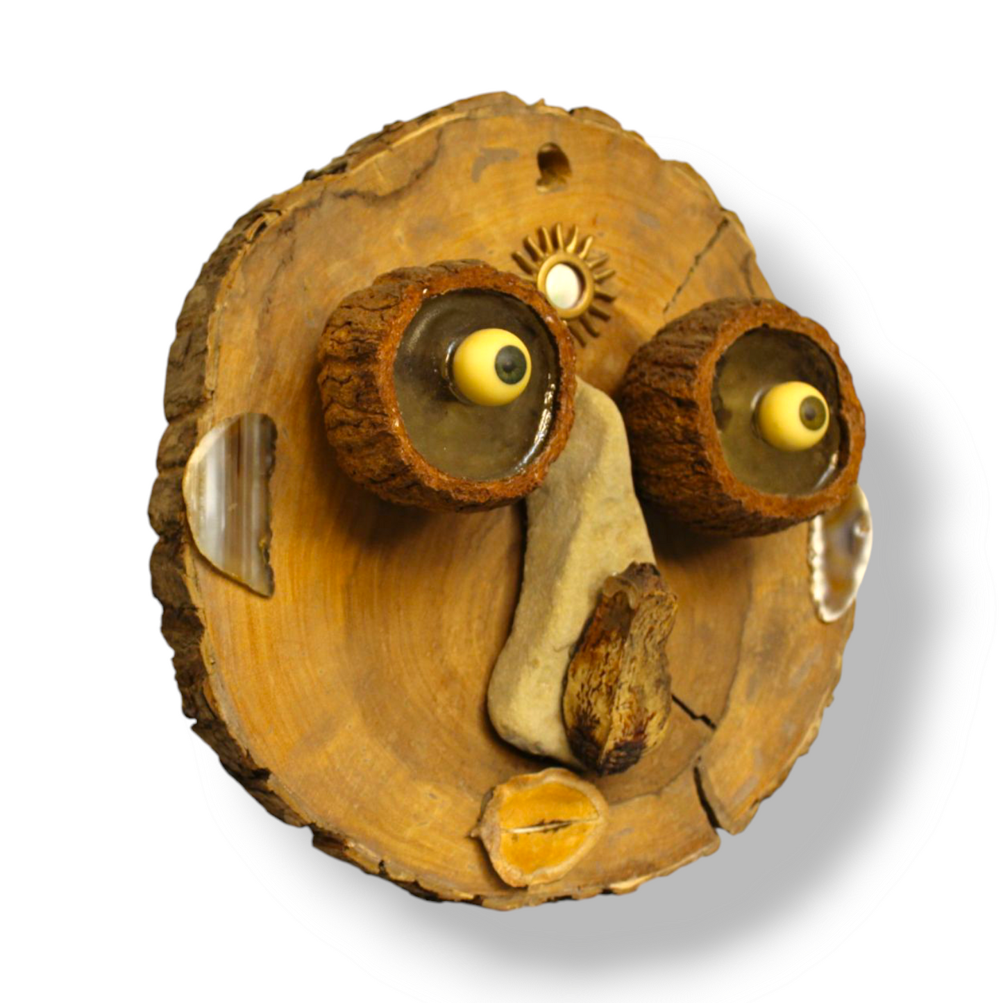 “Amazed but doubtful”- An arboreal wall-hanging decor “face”