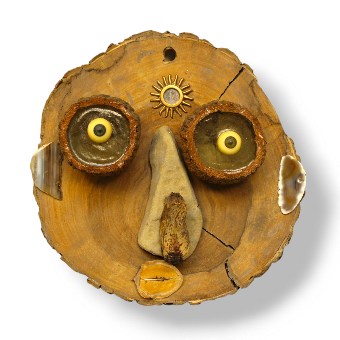 “Amazed but doubtful”- An arboreal wall-hanging decor “face”